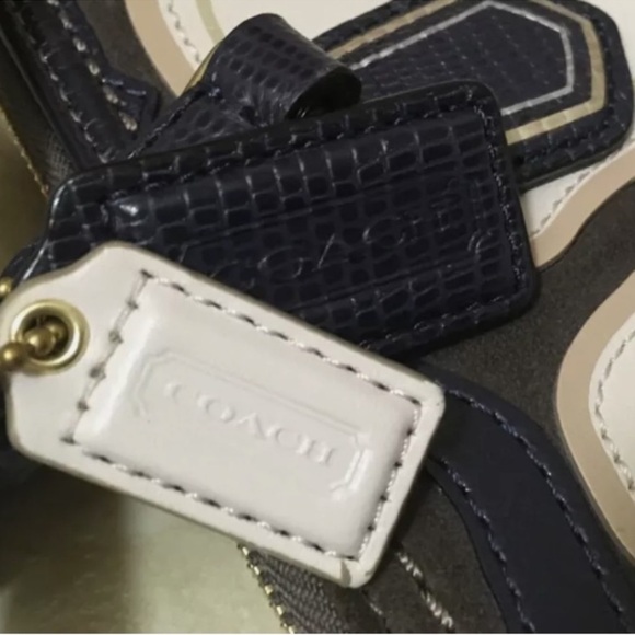 Coach POPPY RARE ELEVATED FLOWER TOTE (COACH F25071) EUC - Picture 3 of 7